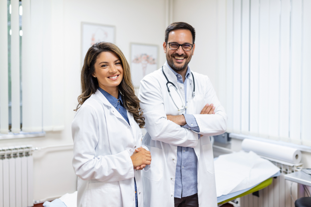 Busca por especialistas médicos cresce no Brasil e revela diferenças regionais no comportamento dos pacientes, aponta MedGuias